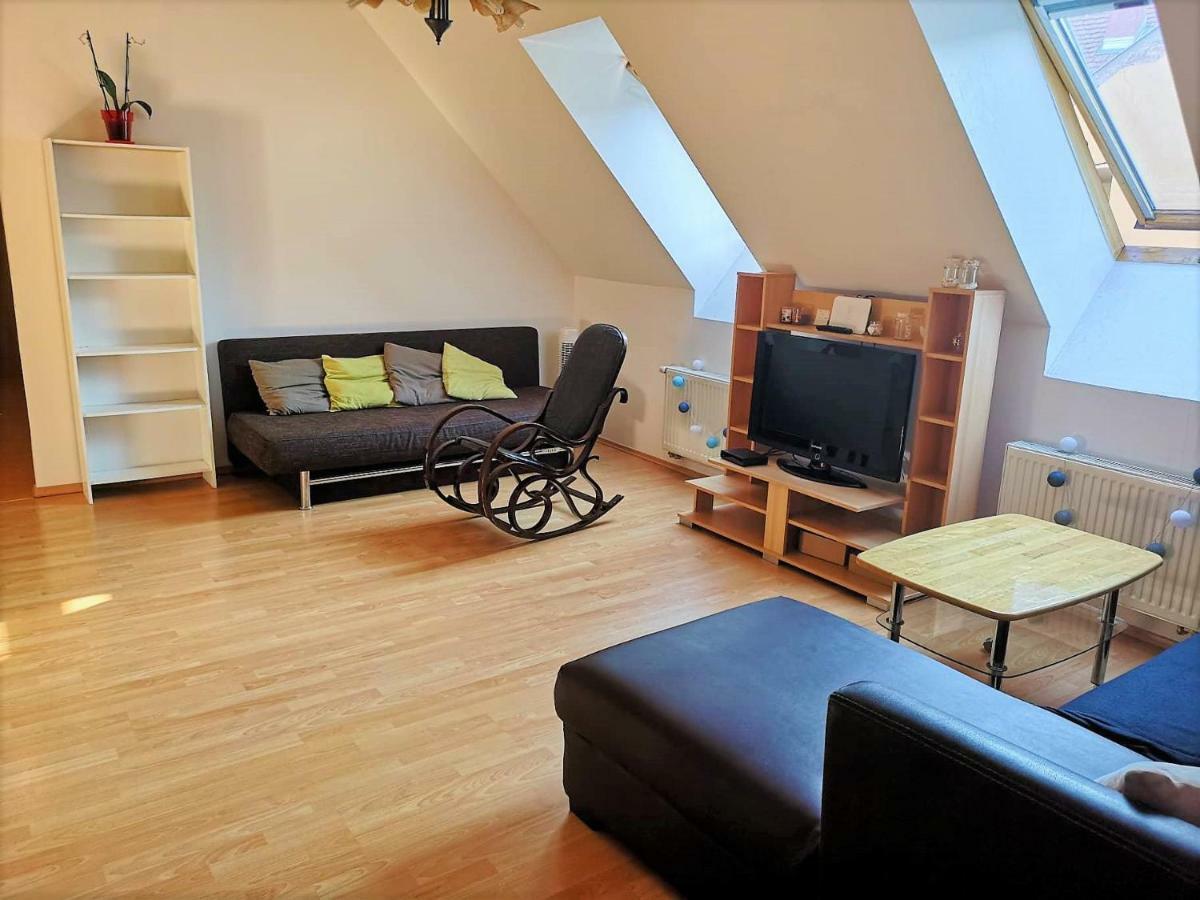 Centrum - A. Apartman Печ Экстерьер фото