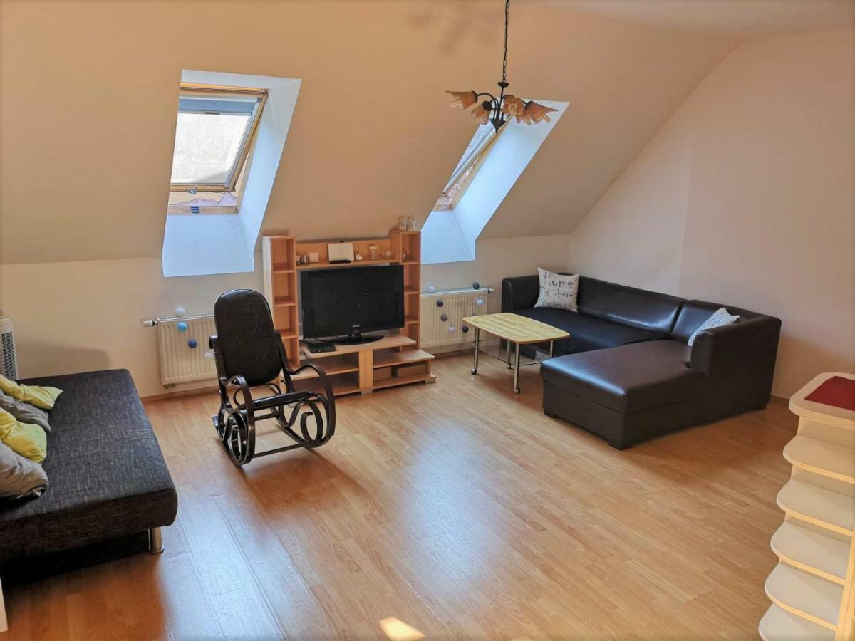 Centrum - A. Apartman Печ Экстерьер фото