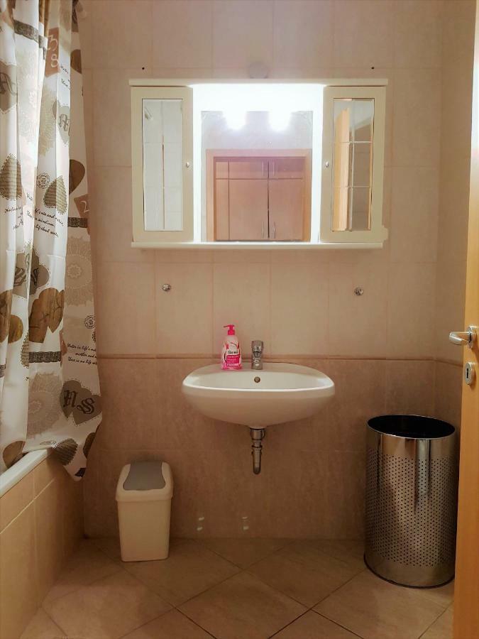 Centrum - A. Apartman Печ Экстерьер фото